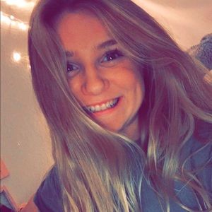 Meet your Posher, Chloe